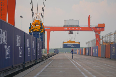 中欧班列东通道通行量突破30000列 中欧班列东通道通行量突破30000列