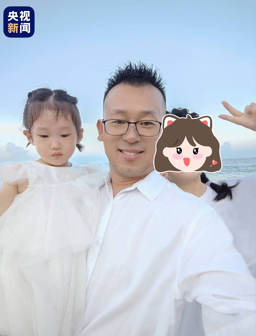 体重：820克，出生地：万米高空！