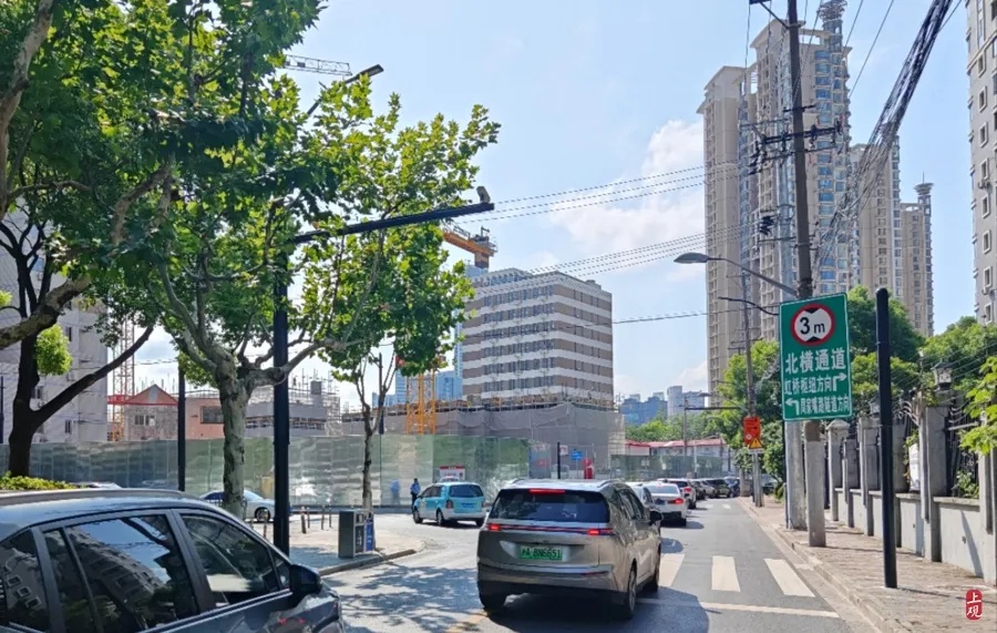 200米路花了15分钟！上海这条大动脉竟堵成“猪肝紫”？热心市民提建议→