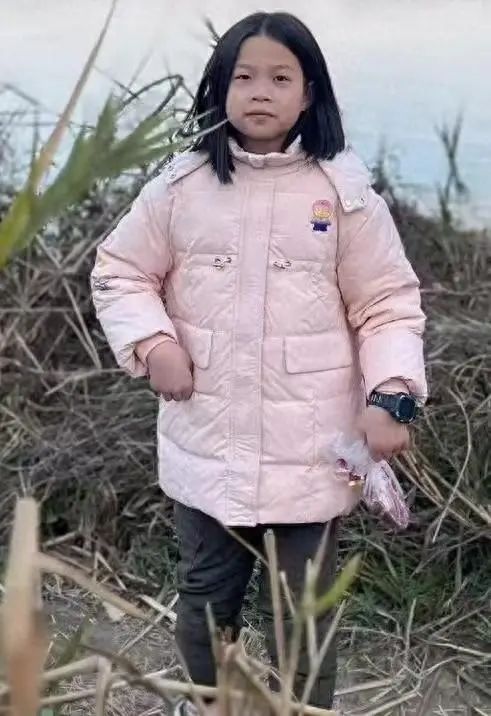 四川绵阳10岁女孩凌晨离家出走两天未归，警方发布公告紧急寻人：她和家人发生争吵