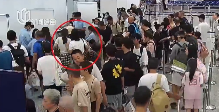 事发上海国际邮轮港!18岁女孩这一幕 吓坏所有游客 事发上海国际邮轮港!18岁女孩这一幕 吓坏所有游客