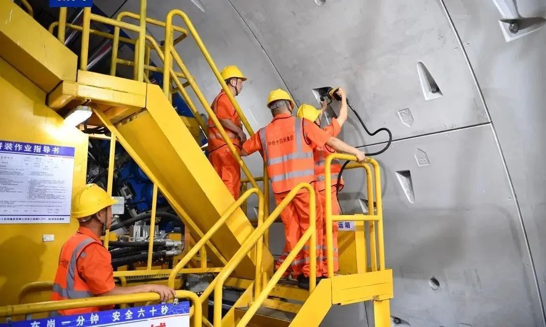 打破世界纪录!中国高铁将在百米海底飞驰 打破世界纪录!中国高铁将在百米海底飞驰