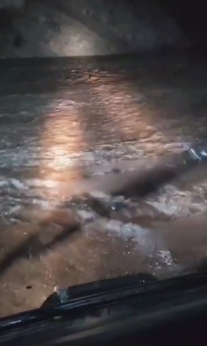 辽宁葫芦岛市遭遇暴雨,应急局:建昌最严重,工作人员赶往前线途中遇大水弃车逃生 辽宁葫芦岛市遭遇暴雨,应急局:建昌最严重,工作人员赶往前线途中遇大水弃车逃生