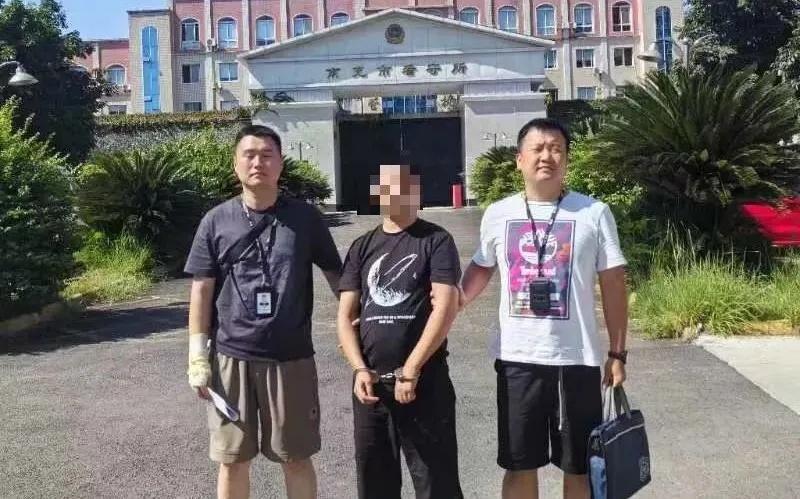 震惊！四川南充一男子盗窃被抓，原因是他偷走了一条水泥路……