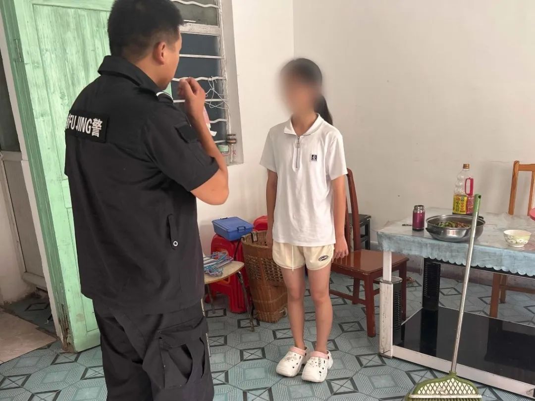 13岁“小孩姐”怒怼“警察”,还被表扬了? 13岁“小孩姐”怒怼“警察”,还被表扬了?