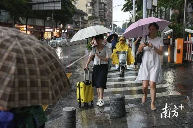 广东多地水浸,已启动90个暴雨预警!为何雨下这么大? 广东多地水浸,已启动90个暴雨预警!为何雨下这么大?