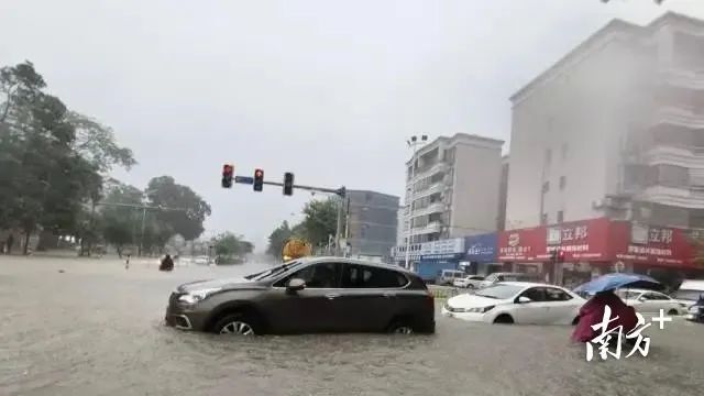 广东多地水浸,已启动90个暴雨预警!为何雨下这么大? 广东多地水浸,已启动90个暴雨预警!为何雨下这么大?