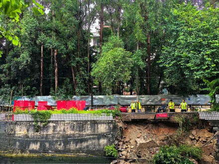 广州番禺洛浦上漖一河堤出现小面积坍塌,街道:已安排治安员24小时现场值守 广州番禺洛浦上漖一河堤出现小面积坍塌,街道:已安排治安员24小时现场值守