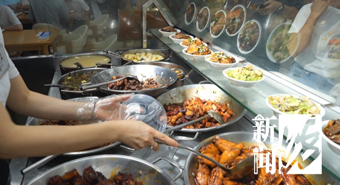 上海这家店每天都排队？连外卖小哥都夸：真的划算！