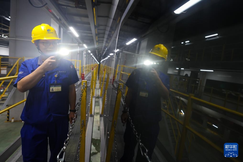 铁路机械师精检细修保障杭温高铁开通