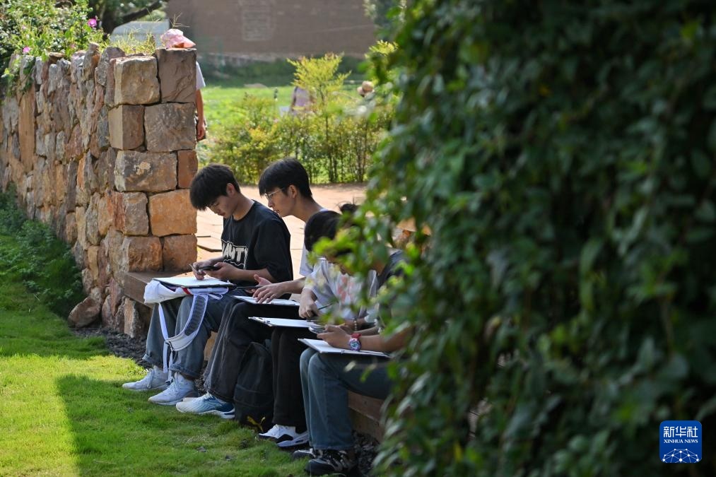 高质量发展调研行丨卧龙古渔村:古村焕新生 高质量发展调研行丨卧龙古渔村:古村焕新生