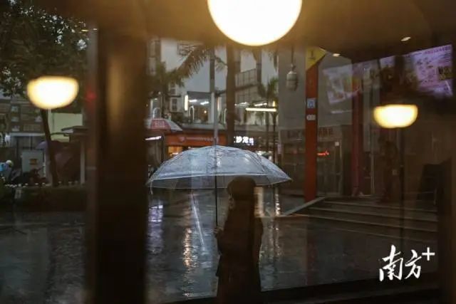 广东多地水浸,已启动90个暴雨预警!为何雨下这么大? 广东多地水浸,已启动90个暴雨预警!为何雨下这么大?