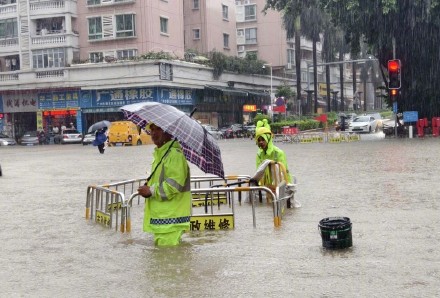 广州番禺出动约569名抢险人员防御暴雨 广州番禺出动约569名抢险人员防御暴雨