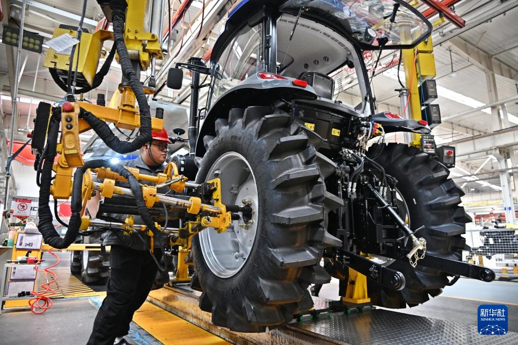 山东潍坊:设备更新为农机生产注入“新”动能 山东潍坊:设备更新为农机生产注入“新”动能