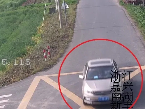 男子卖8吨旧衣物给同行，一觉醒来人和货物不知去向！警方找到时同行正在骗下一人