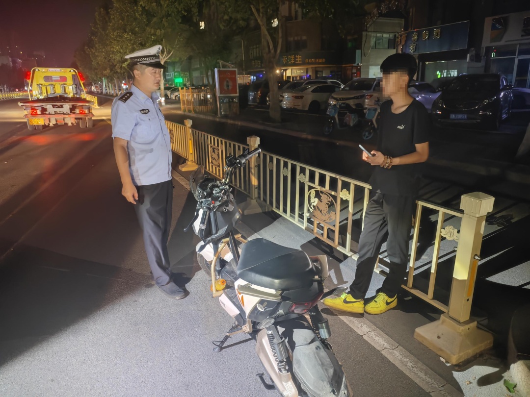 别把“电摩”不当“车”!菏泽一男子无证+无牌+酒驾被查处 别把“电摩”不当“车”!菏泽一男子无证+无牌+酒驾被查处