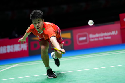 石宇奇晋级日本羽毛球公开赛次轮
