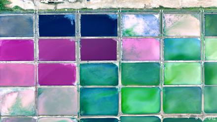 被初秋五彩盐田惊艳到了，美得像调色盘