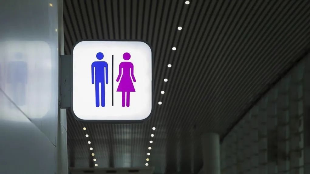 火车站男女厕位比改为1:2，“热烈欢迎”