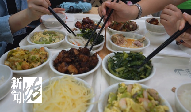 上海这家店每天都排队？连外卖小哥都夸：真的划算！