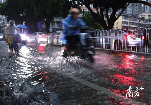 广东多地水浸,已启动90个暴雨预警!为何雨下这么大? 广东多地水浸,已启动90个暴雨预警!为何雨下这么大?