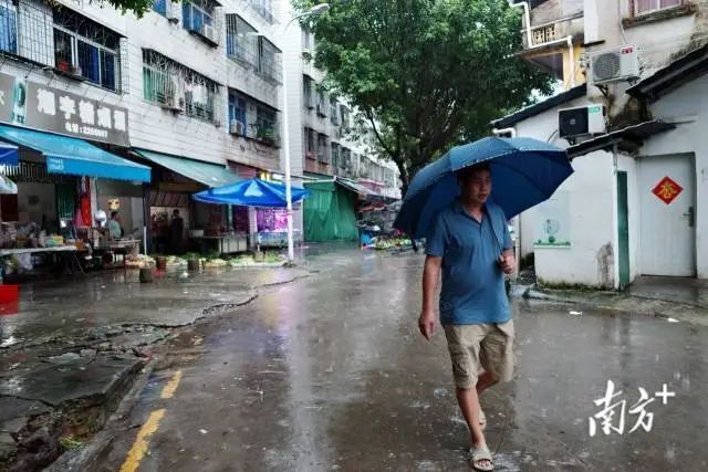 广东多地水浸,已启动90个暴雨预警!为何雨下这么大? 广东多地水浸,已启动90个暴雨预警!为何雨下这么大?