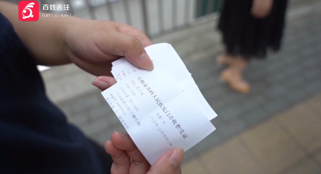 贵阳一18岁女孩公交车上晕倒，关键时候，一双双手伸了出来