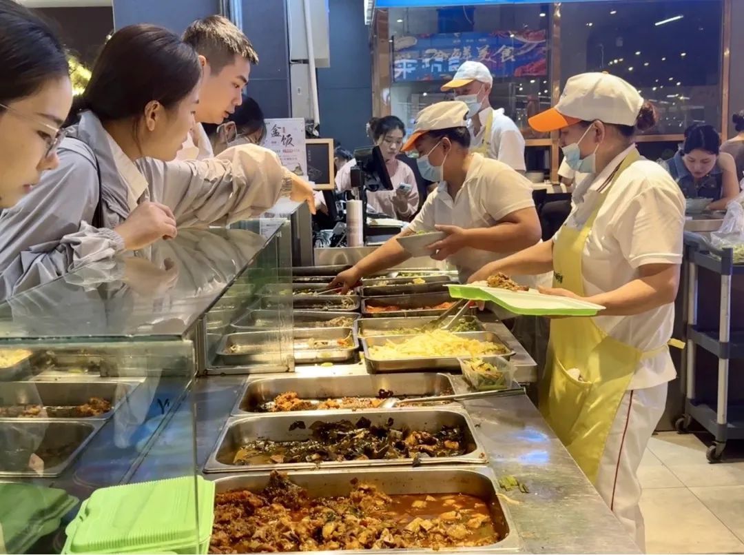 一顿饭14元！合肥超市刮起“食堂风”