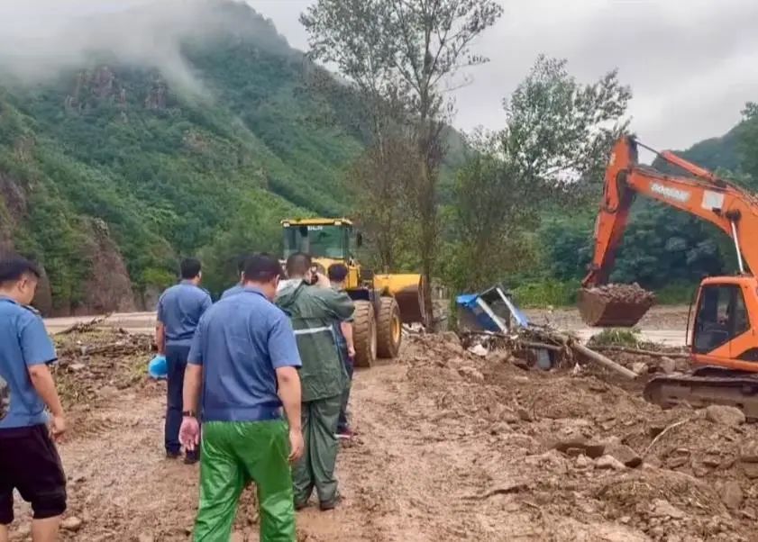 洪水中，他们一次次逆行，只为……