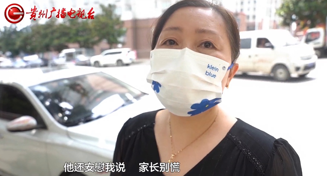 贵阳一18岁女孩公交车上晕倒，关键时候，一双双手伸了出来