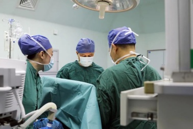 结核菌紧紧包裹住心脏，医生巧手突出重围