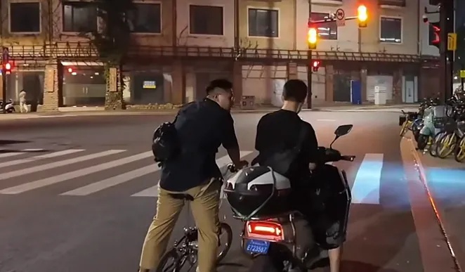 上海明确禁止，不少人却铤而走险！深夜隧道里龟速行驶，“我们也很无奈…”