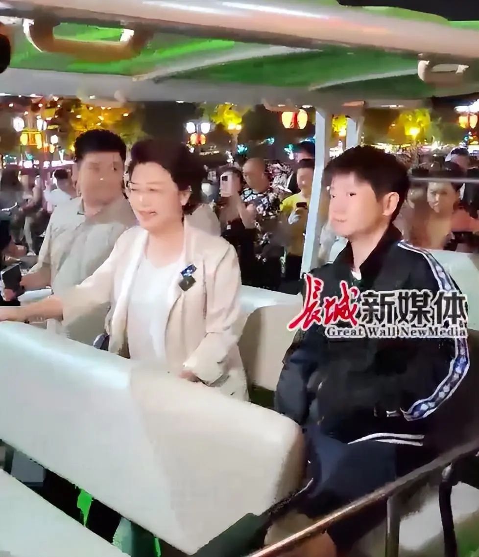 孙颖莎解锁新身份