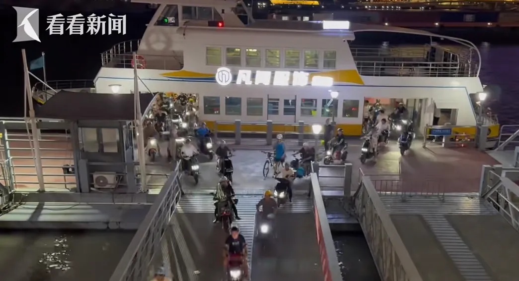 上海明确禁止，不少人却铤而走险！深夜隧道里龟速行驶，“我们也很无奈…”