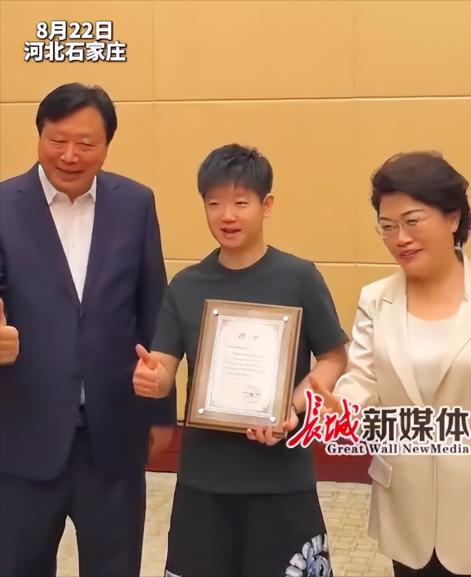 孙颖莎解锁新身份