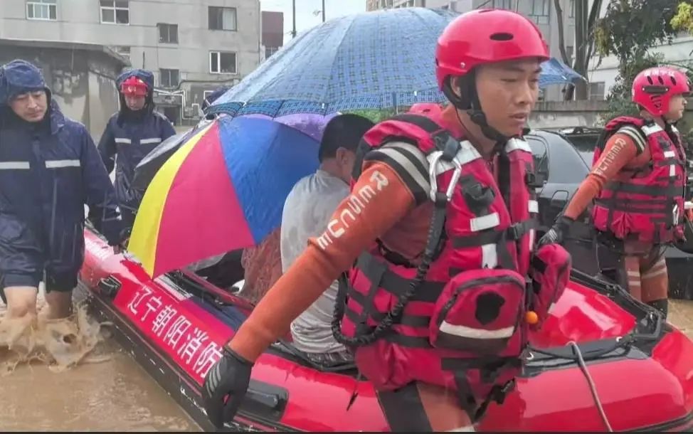 洪水中，他们一次次逆行，只为……