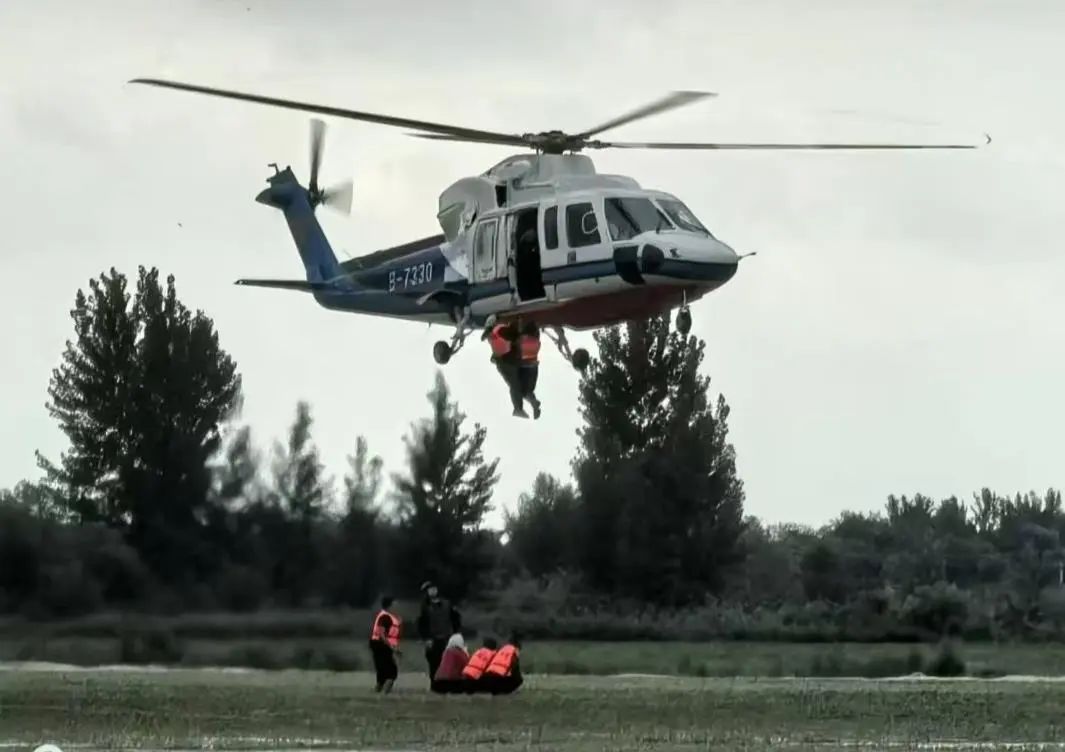 洪水中，他们一次次逆行，只为……