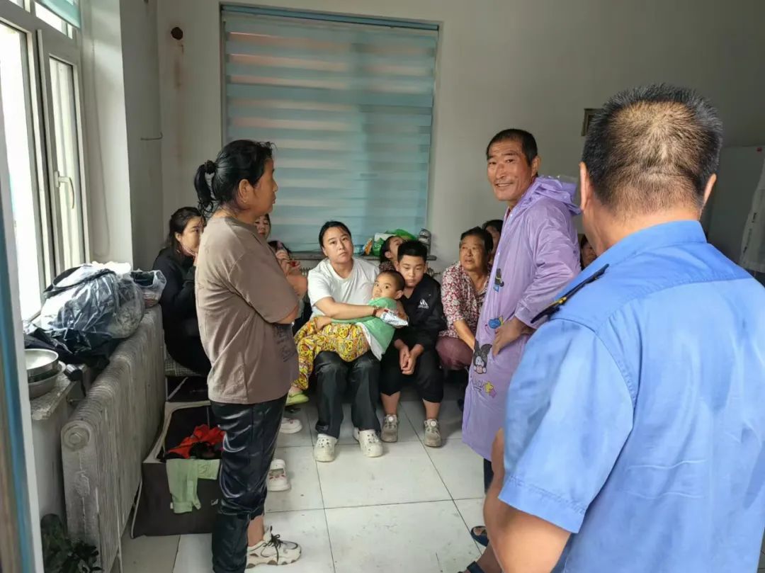 15小时!救援物资送达这个车站! 15小时!救援物资送达这个车站!