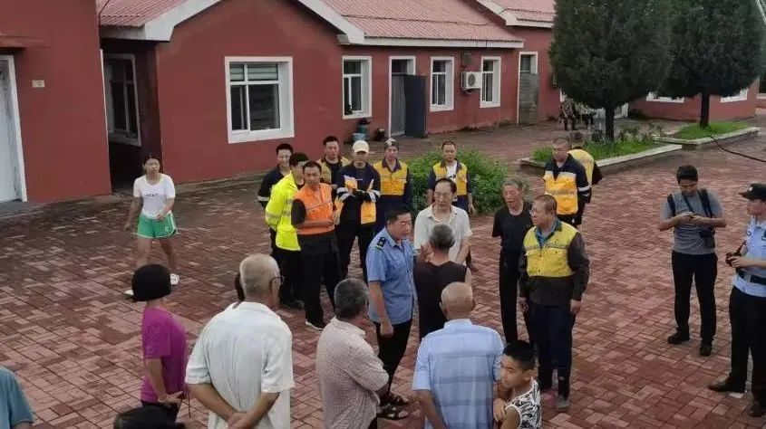 15小时!救援物资送达这个车站! 15小时!救援物资送达这个车站!