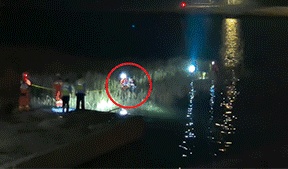 “一回头，路已经消失不见”！上海5名游客不顾劝阻下岸拍照，遇涨潮被困滩涂