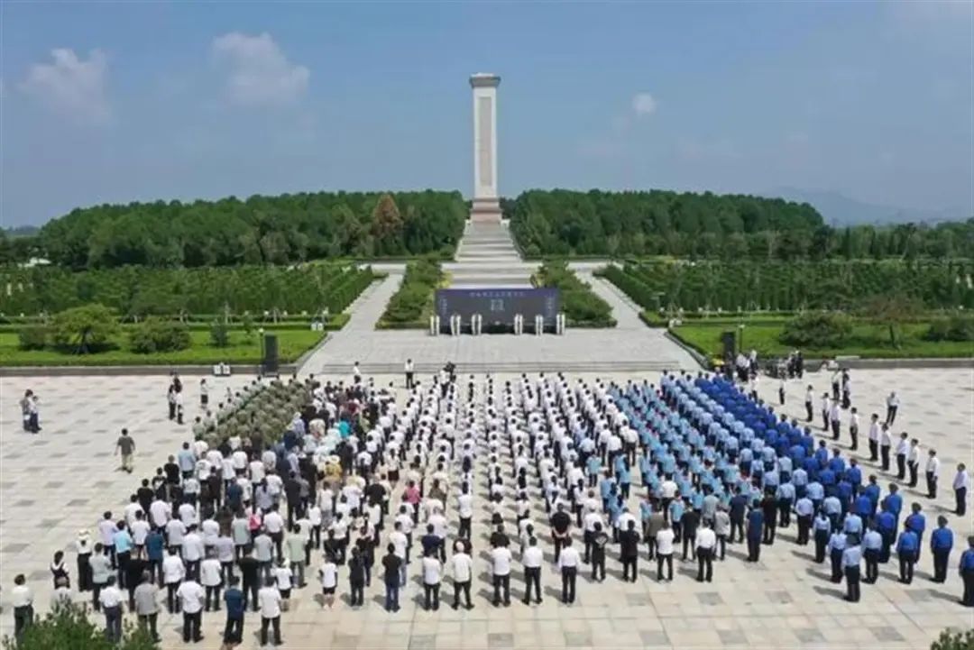 勇救3名落水儿童的英雄栾留伟魂归故里,安葬在烈士陵园 勇救3名落水儿童的英雄栾留伟魂归故里,安葬在烈士陵园