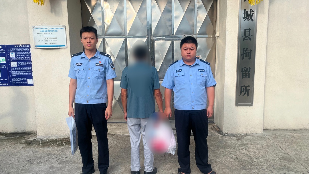 17岁小伙搀扶摔倒老人反被诬陷殴打 抚州警方为他澄清，老人被拘留！