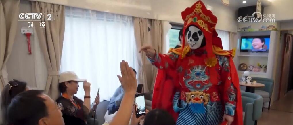 特色专列“上线” “铁路+旅游”让老年人畅游“诗和远方”