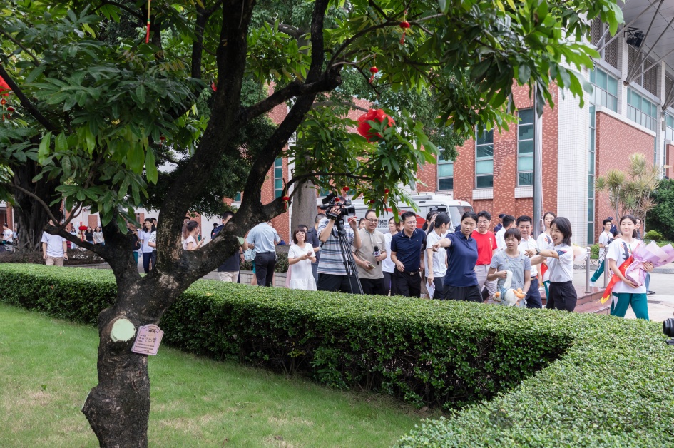 刷屏！今天，全红婵来广东实验中学啦！附最全现场图