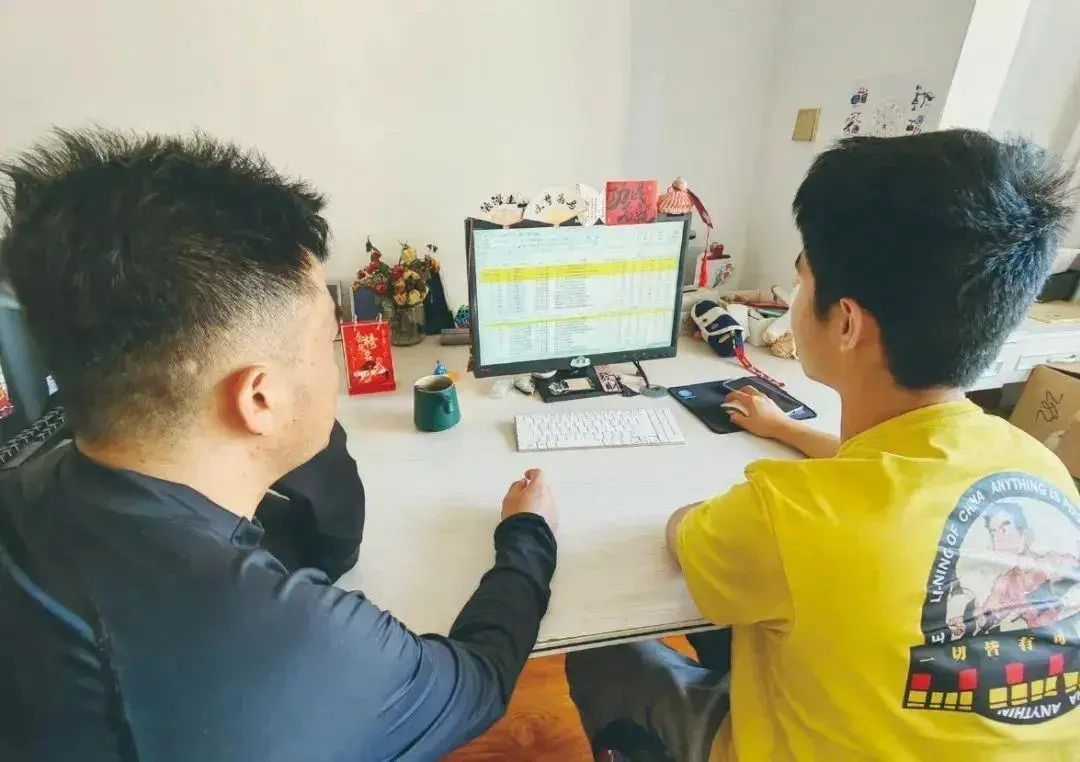 和儿子一起备考一同上榜，47岁父亲收到高校录取通知书！