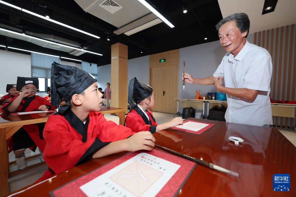 杭州富阳推行“富春山居·街坊里”街区党建治理新模式