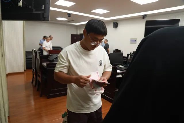 突然关停!杭州20名小老板蒙了:我的钱啊!没想到2个月后... 突然关停!杭州20名小老板蒙了:我的钱啊!没想到2个月后...