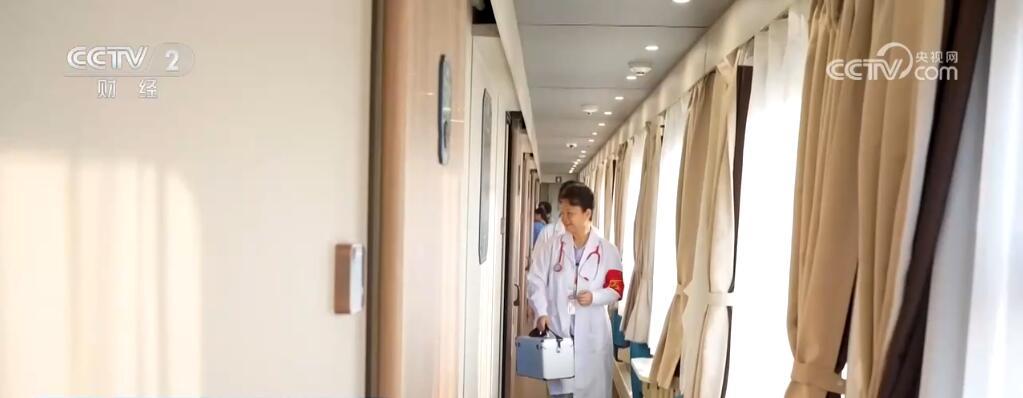 特色专列“上线” “铁路+旅游”让老年人畅游“诗和远方”