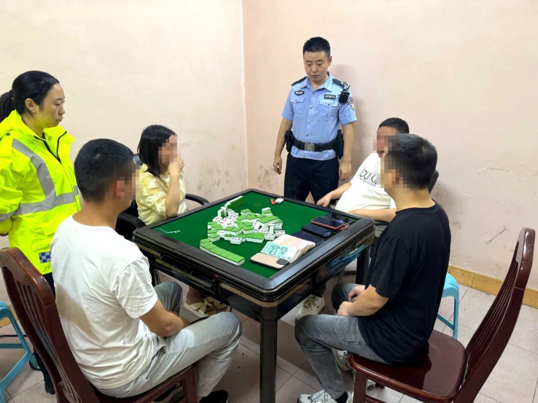 深夜连查3起！聚众干这事，28人当场被抓