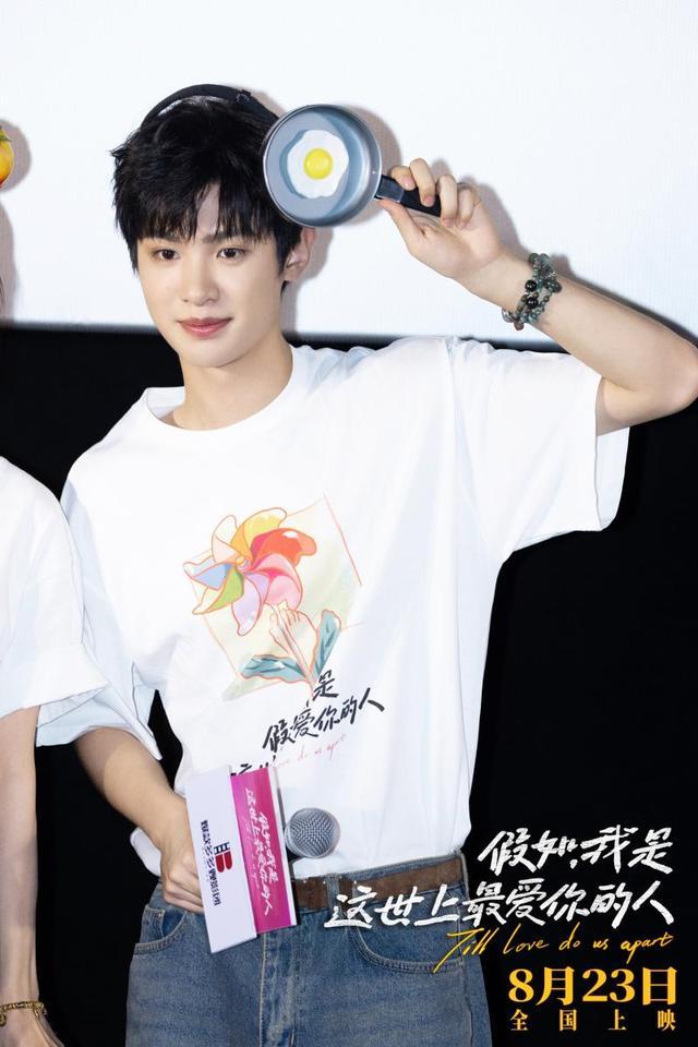 《假如,我是这世上最爱你的人》首映 佟丽娅8岁儿子看完电影表白妈妈 《假如,我是这世上最爱你的人》首映 佟丽娅8岁儿子看完电影表白妈妈